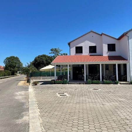 Ladonja Bb Rooms, Family Run Bed & Breakfast 로비니스코 셀로 외부 사진