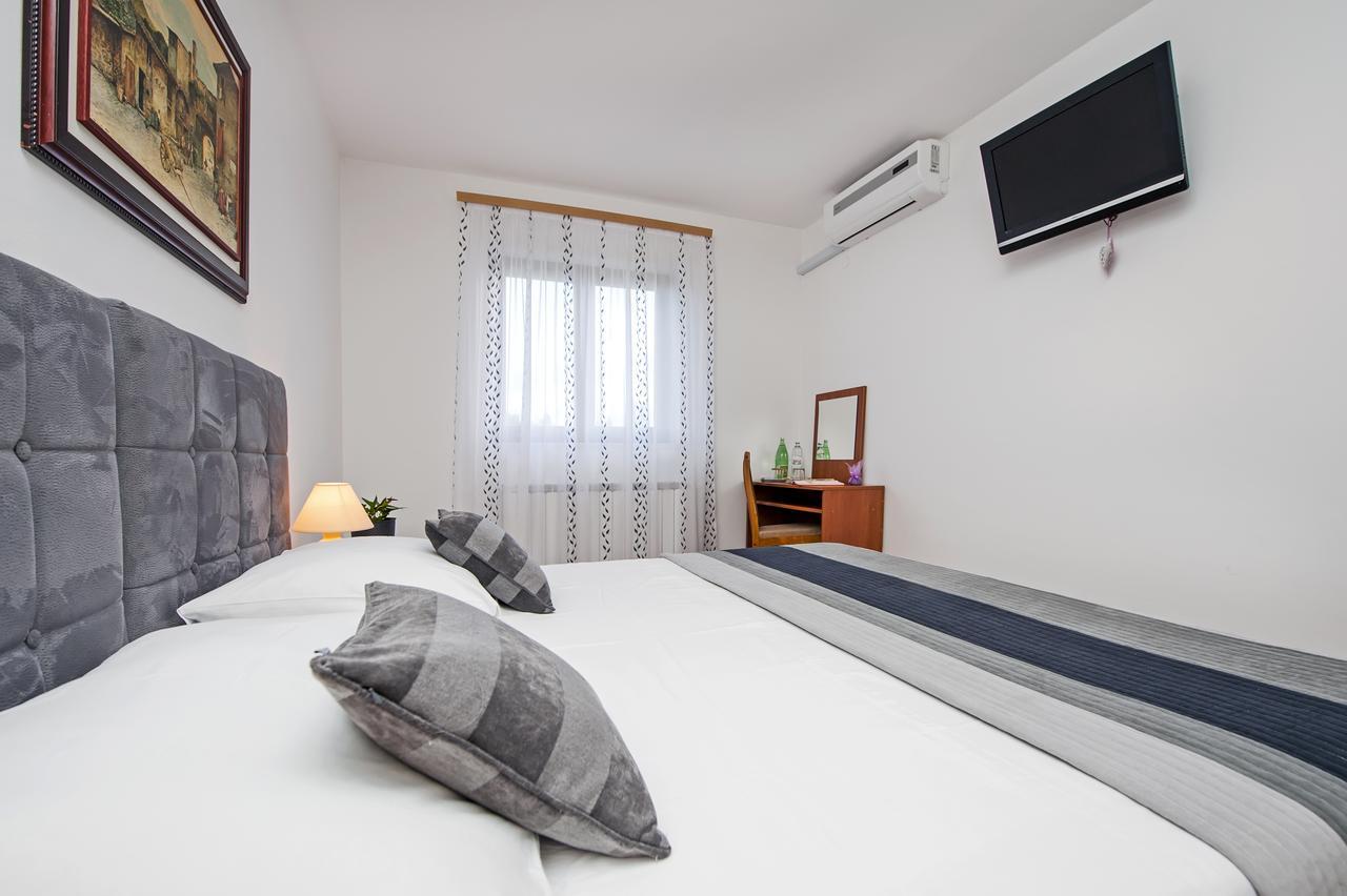 Ladonja Bb Rooms, Family Run Bed & Breakfast 로비니스코 셀로 외부 사진