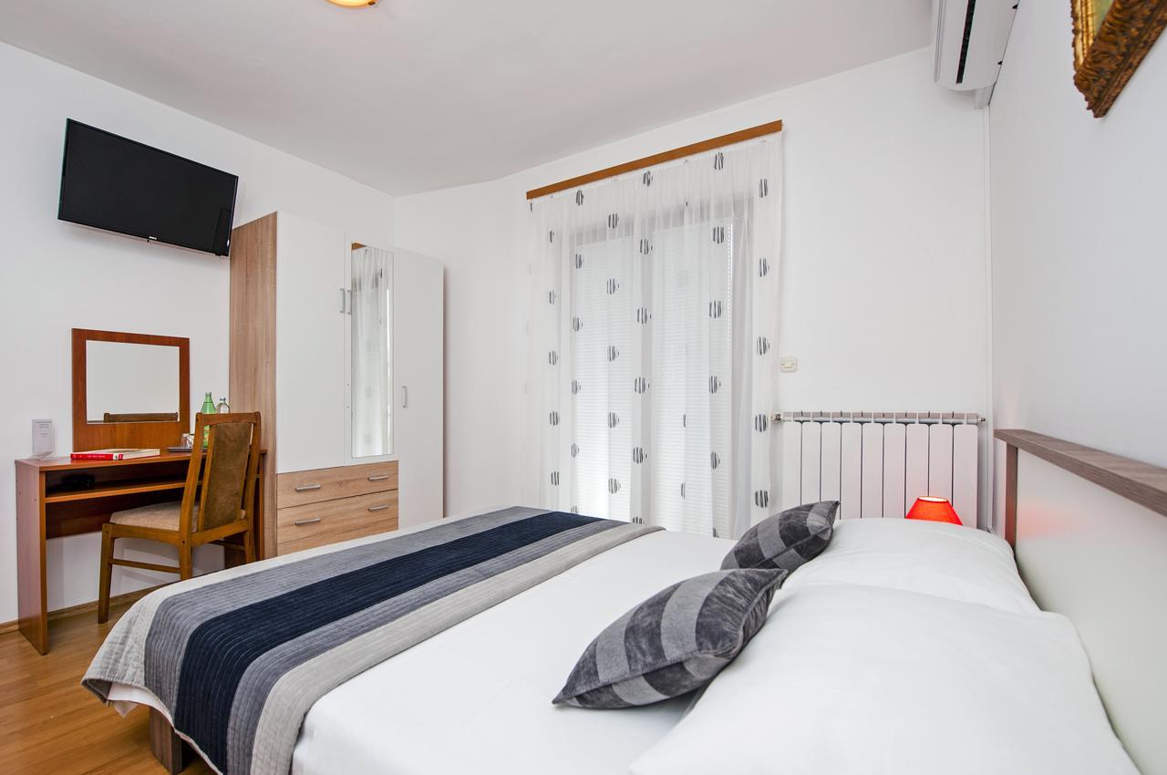Ladonja Bb Rooms, Family Run Bed & Breakfast 로비니스코 셀로 외부 사진
