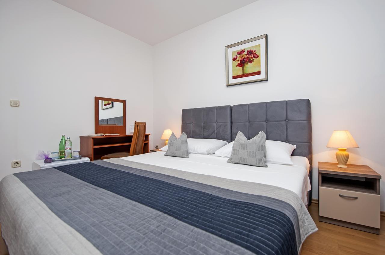 Ladonja Bb Rooms, Family Run Bed & Breakfast 로비니스코 셀로 외부 사진