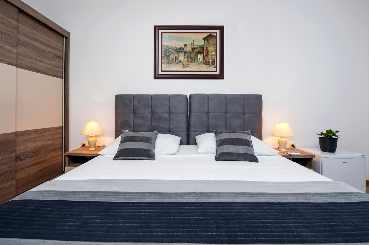 Ladonja Bb Rooms, Family Run Bed & Breakfast 로비니스코 셀로 외부 사진