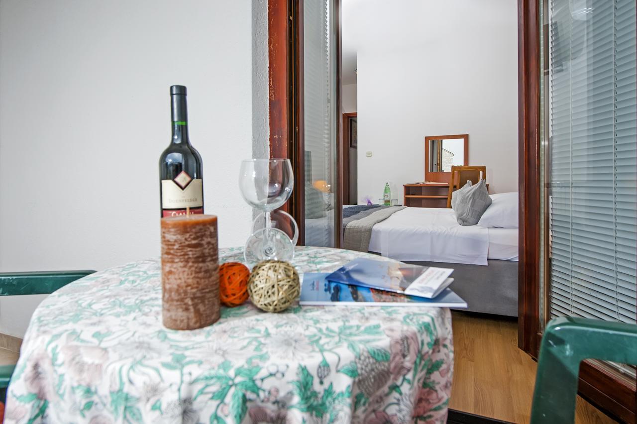 Ladonja Bb Rooms, Family Run Bed & Breakfast 로비니스코 셀로 외부 사진