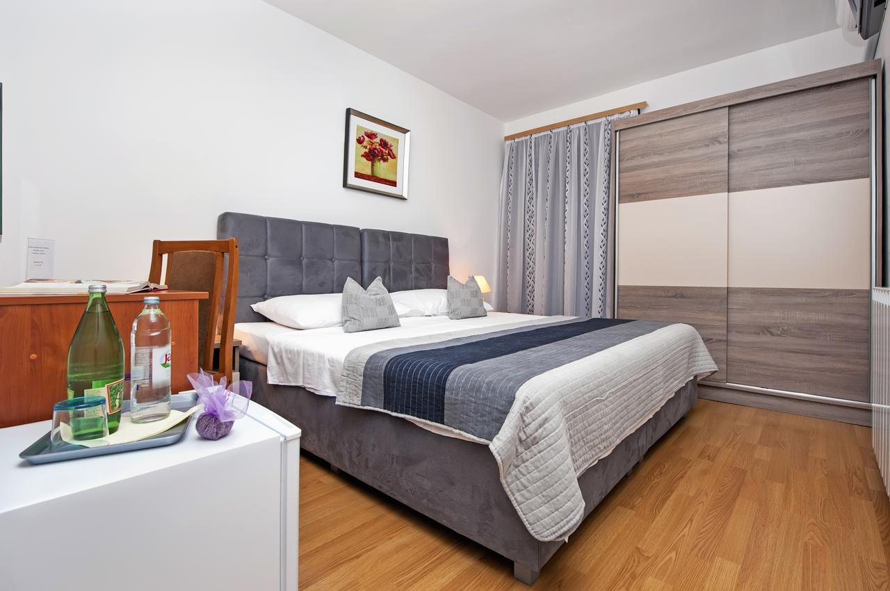 Ladonja Bb Rooms, Family Run Bed & Breakfast 로비니스코 셀로 외부 사진