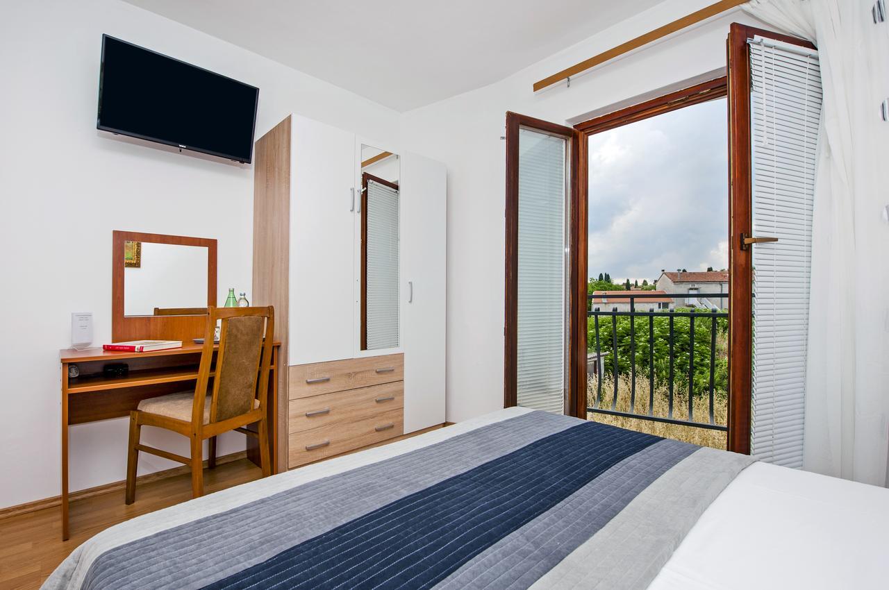 Ladonja Bb Rooms, Family Run Bed & Breakfast 로비니스코 셀로 외부 사진